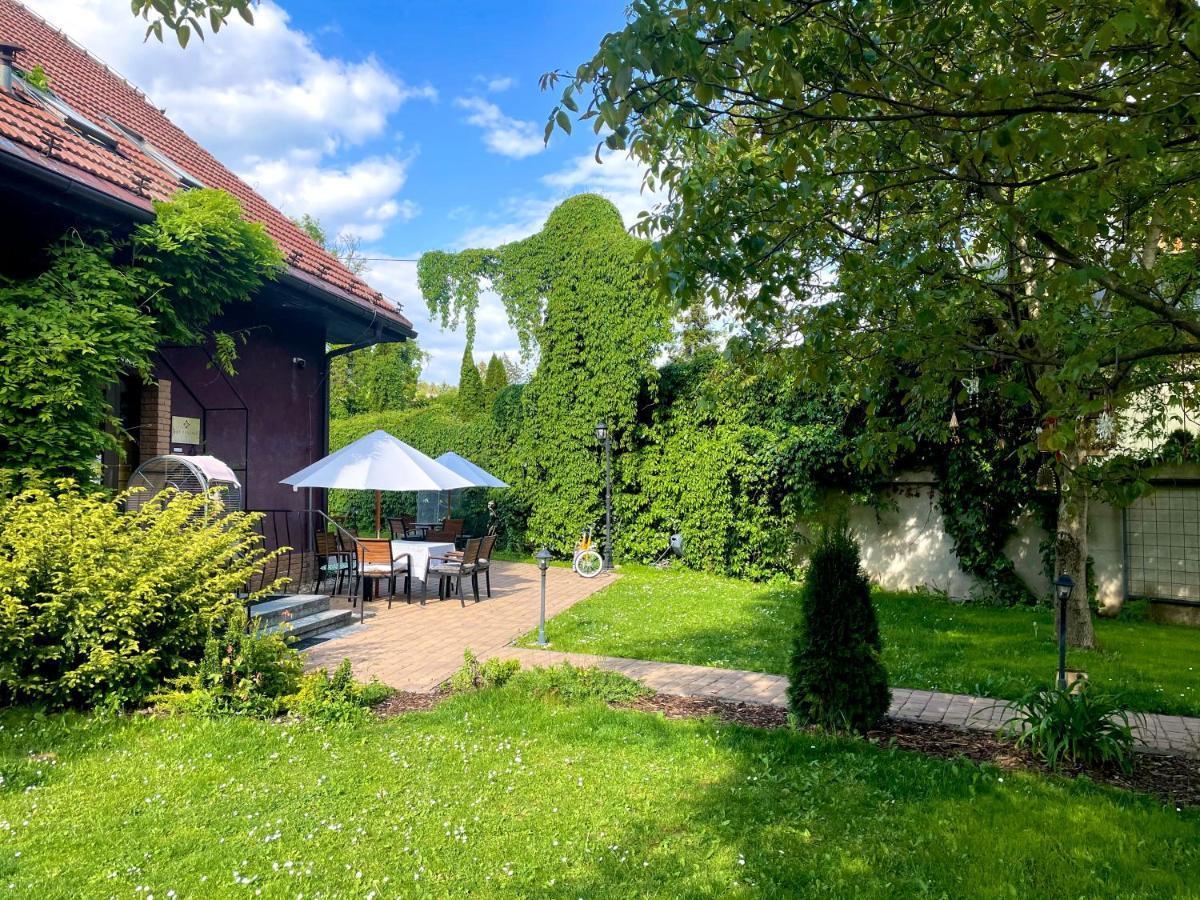 Art Pension Dans Le Parc Banská Bystrica Exteriér fotografie